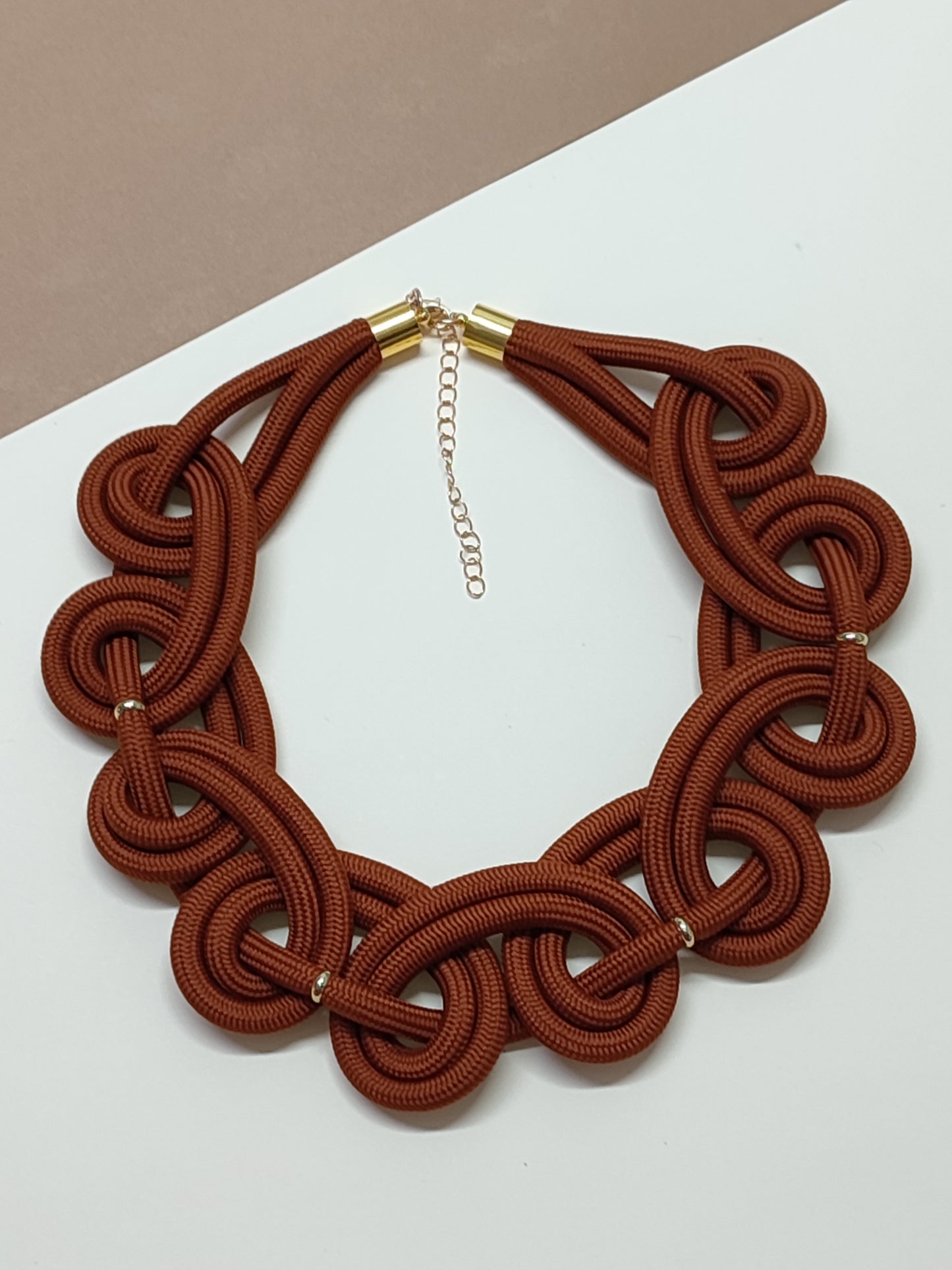 Maxicolar de Cordão Artesanal Imperial - Edição Gola Escultural