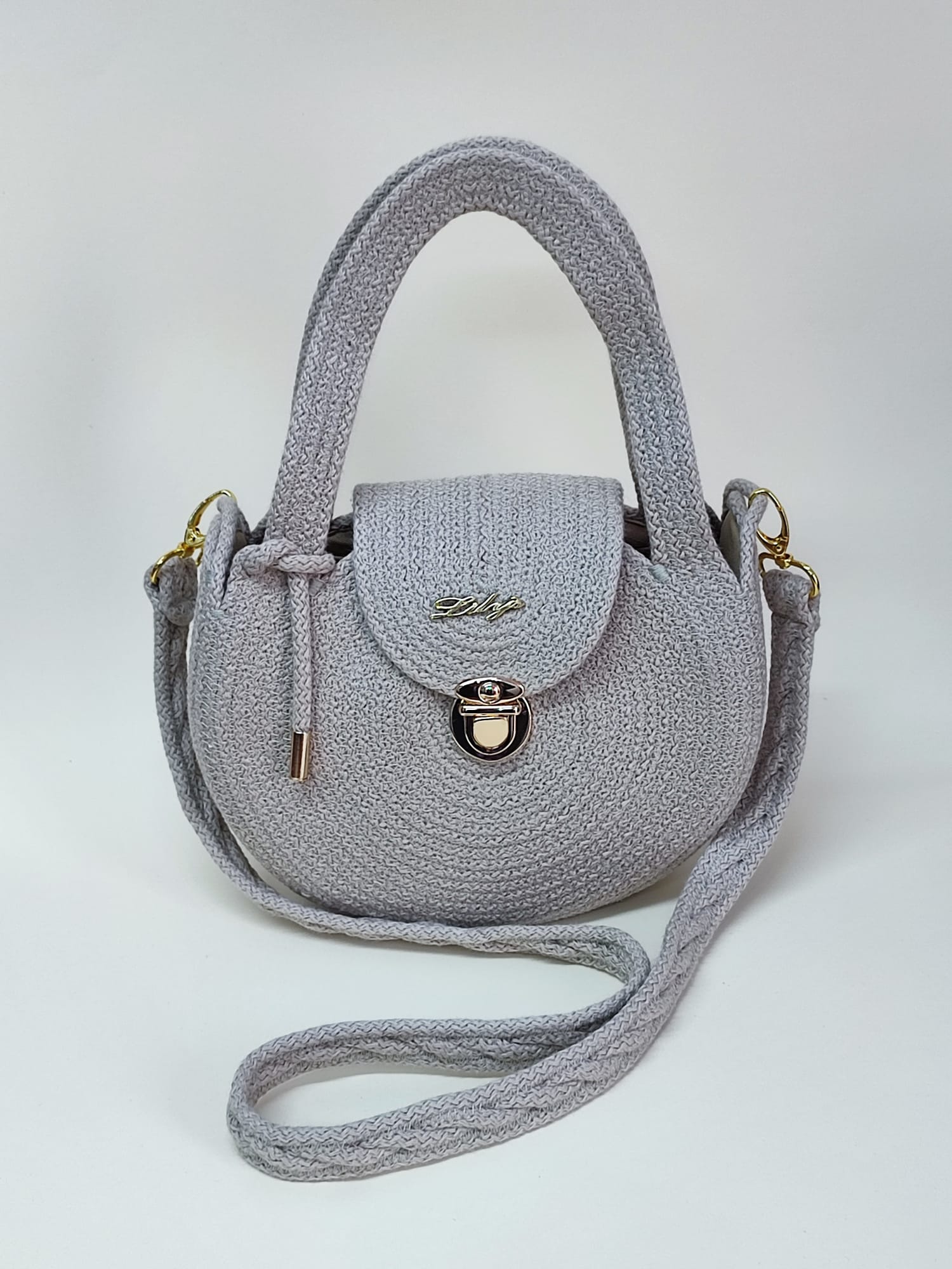 Carteiras e bolsas de mão artesanais elegantes para mulher feitas com corda de algodão e design sofisticado.