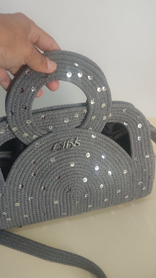 Trama Brilhante – Bolsa Artesanal com Detalhes Luminosos