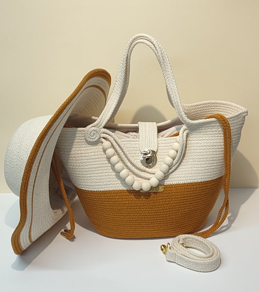 Set artesanal Camélia Lily´s com mala e chapéu elegante em tons neutros para o verão