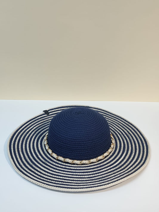 Chapéu artesanal azul marinho de verão elegante